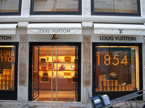 louis vuitton italy stores.